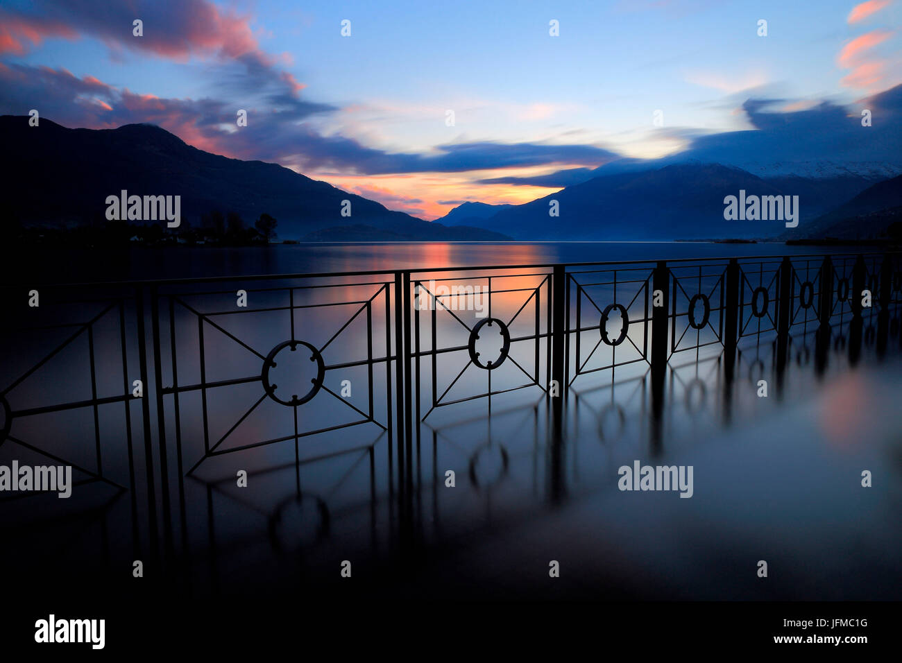 Coucher du soleil sur la rivière Sorico, Mera, le lac de Côme, Lombardie, Italie Banque D'Images