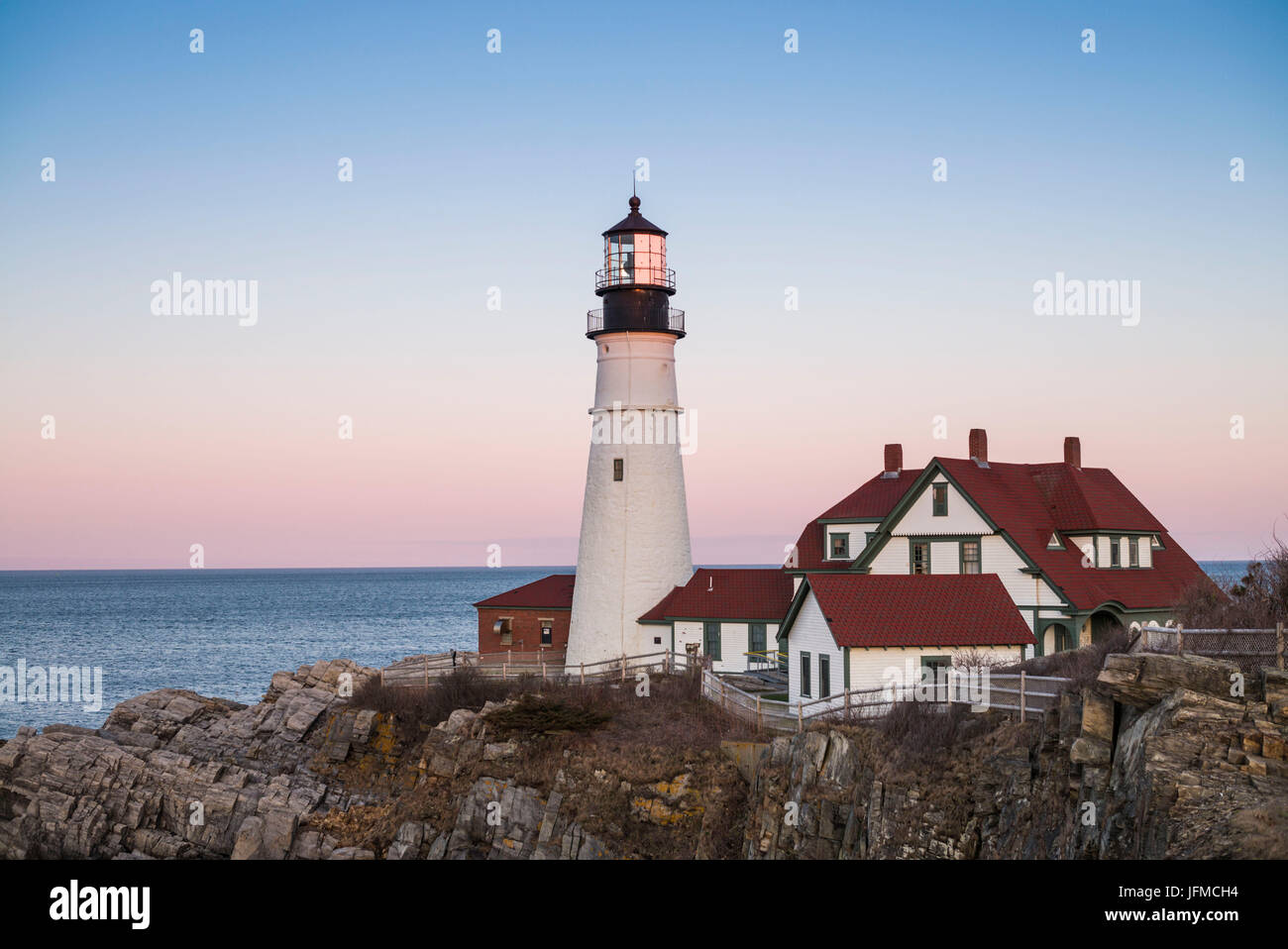 USA, Maine, Portland, Cape Elizabeth, Portland Head Light, Lighthouse, dusk Banque D'Images