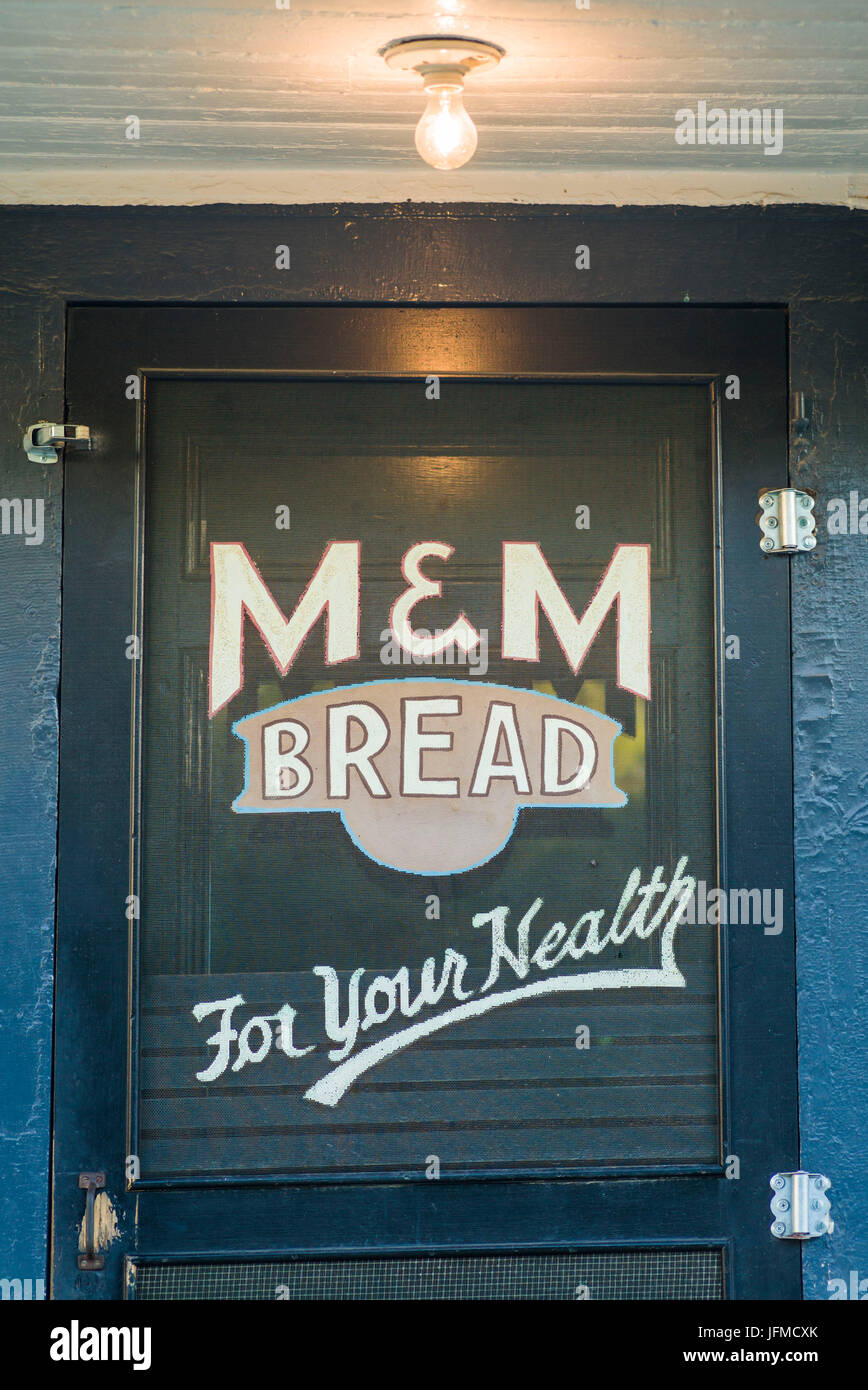 USA, New Hampshire, Portsmouth, Strawberry Banke, ancienne boulangerie signer sur porte Banque D'Images