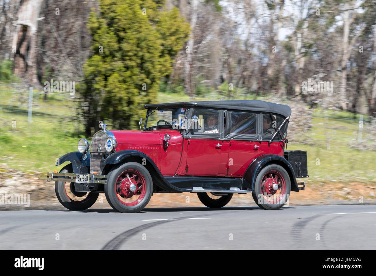 Vintage 1929 Ford un Tourer la conduite sur des routes de campagne près de la ville de Birdwood, Australie du Sud. Banque D'Images