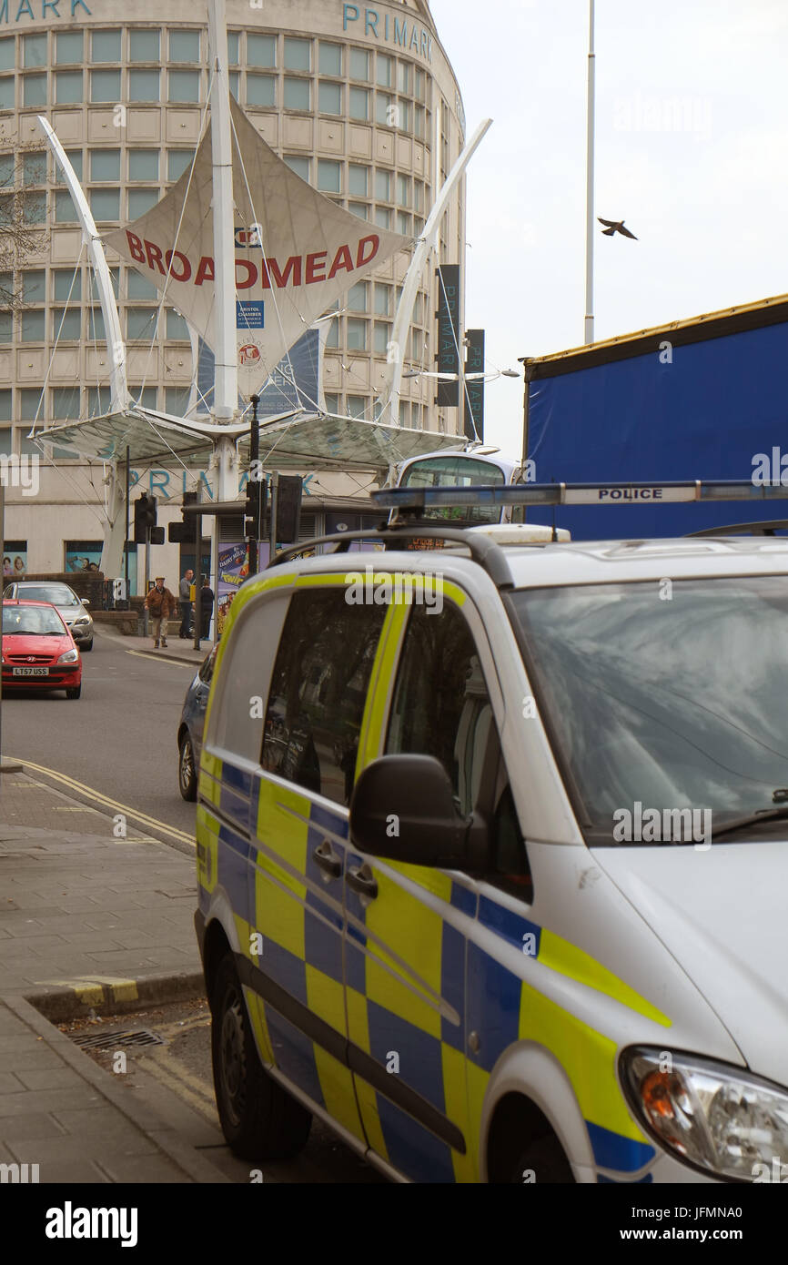 10 avril 2017 - Mercedes Vito fourgon de police stationné à Bridewell Street à Bristol, près de la station de police et Broadmead shopping centre Banque D'Images