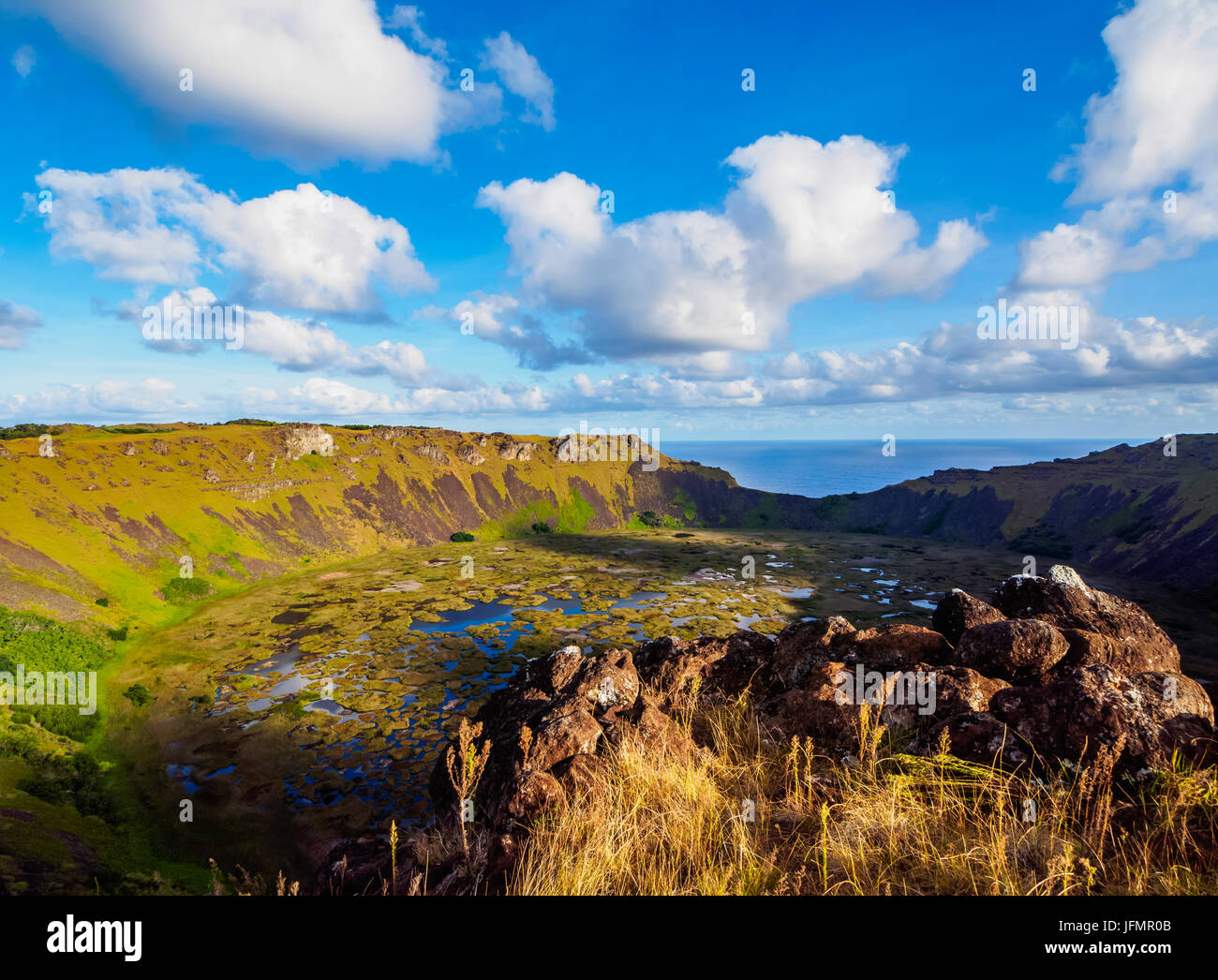 Cratère du volcan Rano Kau, île de Pâques, Chili Banque D'Images