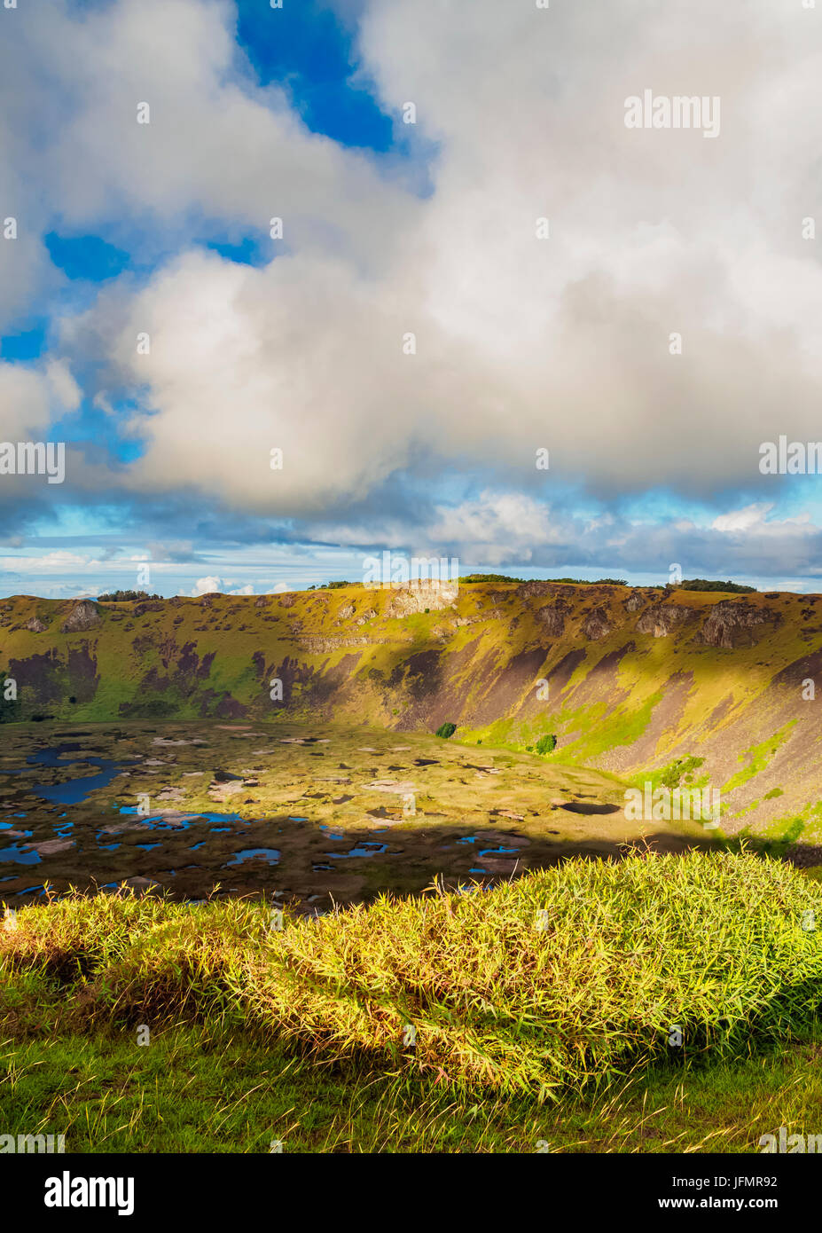 Cratère du volcan Rano Kau, île de Pâques, Chili Banque D'Images