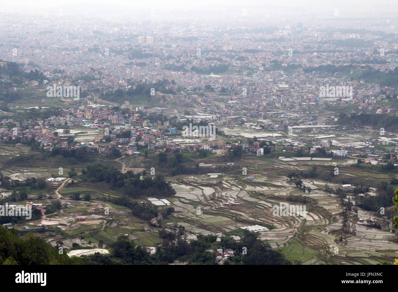 Les plantations de riz et de la ville dans la Vallée de Kathmandu Parc National de Shivapuri Nagarjun, Népal Banque D'Images