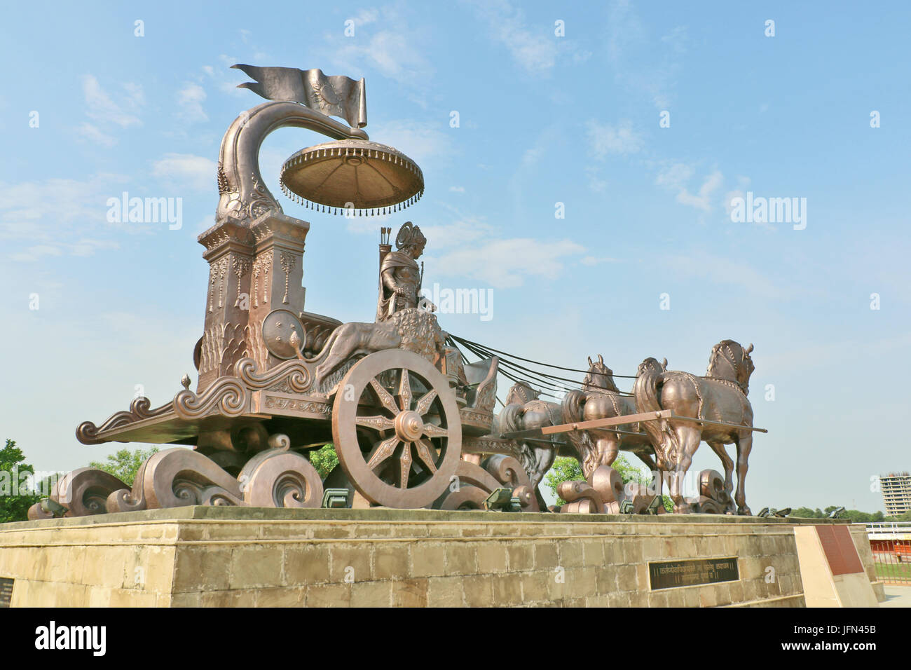 Krishna géant-char arjuna fait de bronze metal, situé à brahma sarovar kurukshetra, Haryana, est un grand charme pour les pèlerins. Banque D'Images