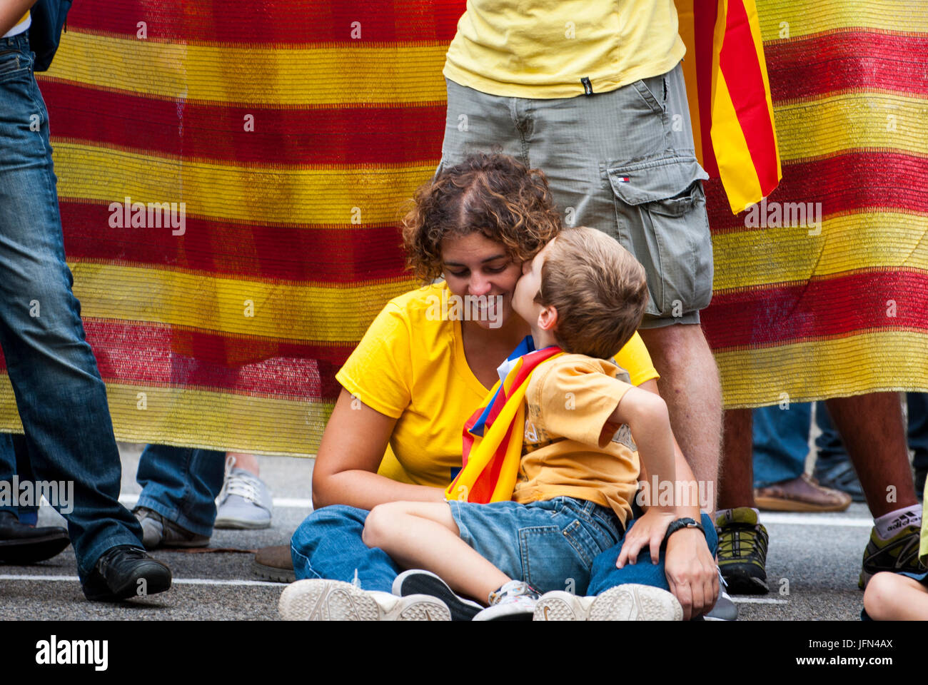 Barcelone, Espagne - 11 SEPTEMBRE : les enfants agitant des drapeaux au cours de 'Catalan', silencieux pour démonstration Catalogne indépendante à Barcelone, Espagne sur la Se Banque D'Images