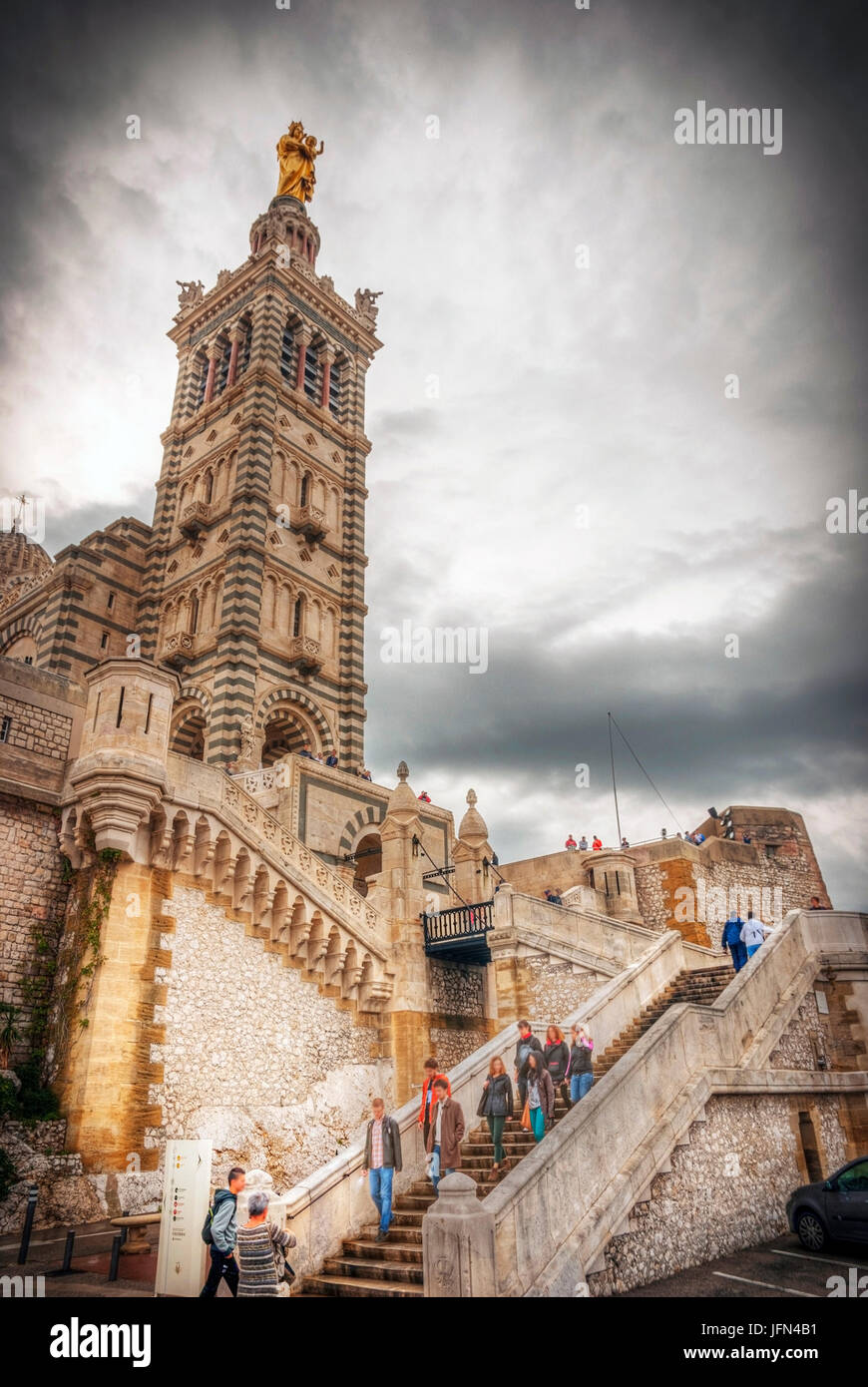 Notre Dame de la Garde, la cathédrale Notre Dame de la Garde côtière canadienne en style néo-byzantin, Marseille, France, image HDR Banque D'Images