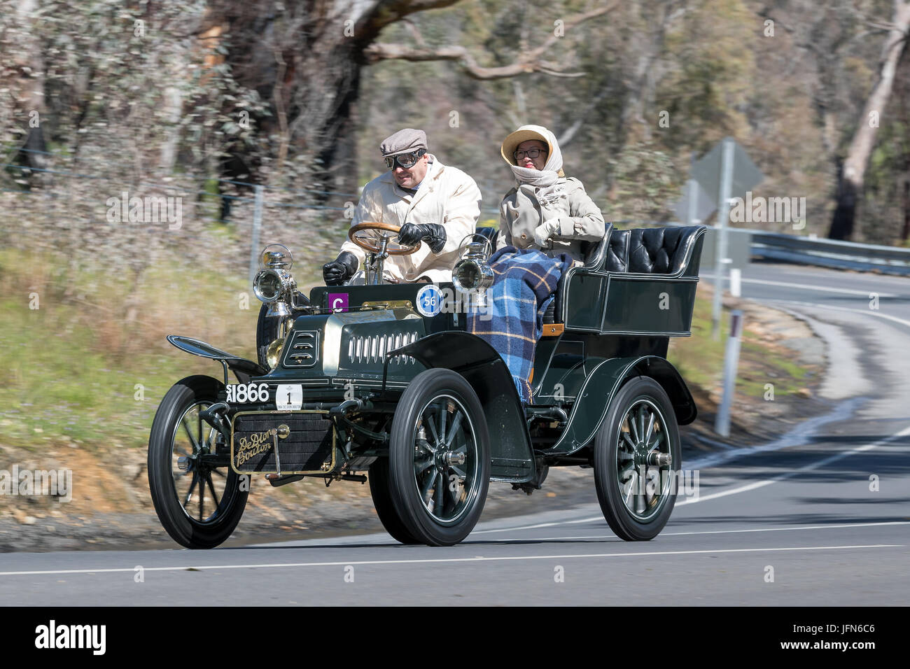 Vintage 1904 de Dion Bouton 8 hp V Tonnaeu la conduite sur des routes de campagne près de la ville de Birdwood, Australie du Sud. Banque D'Images