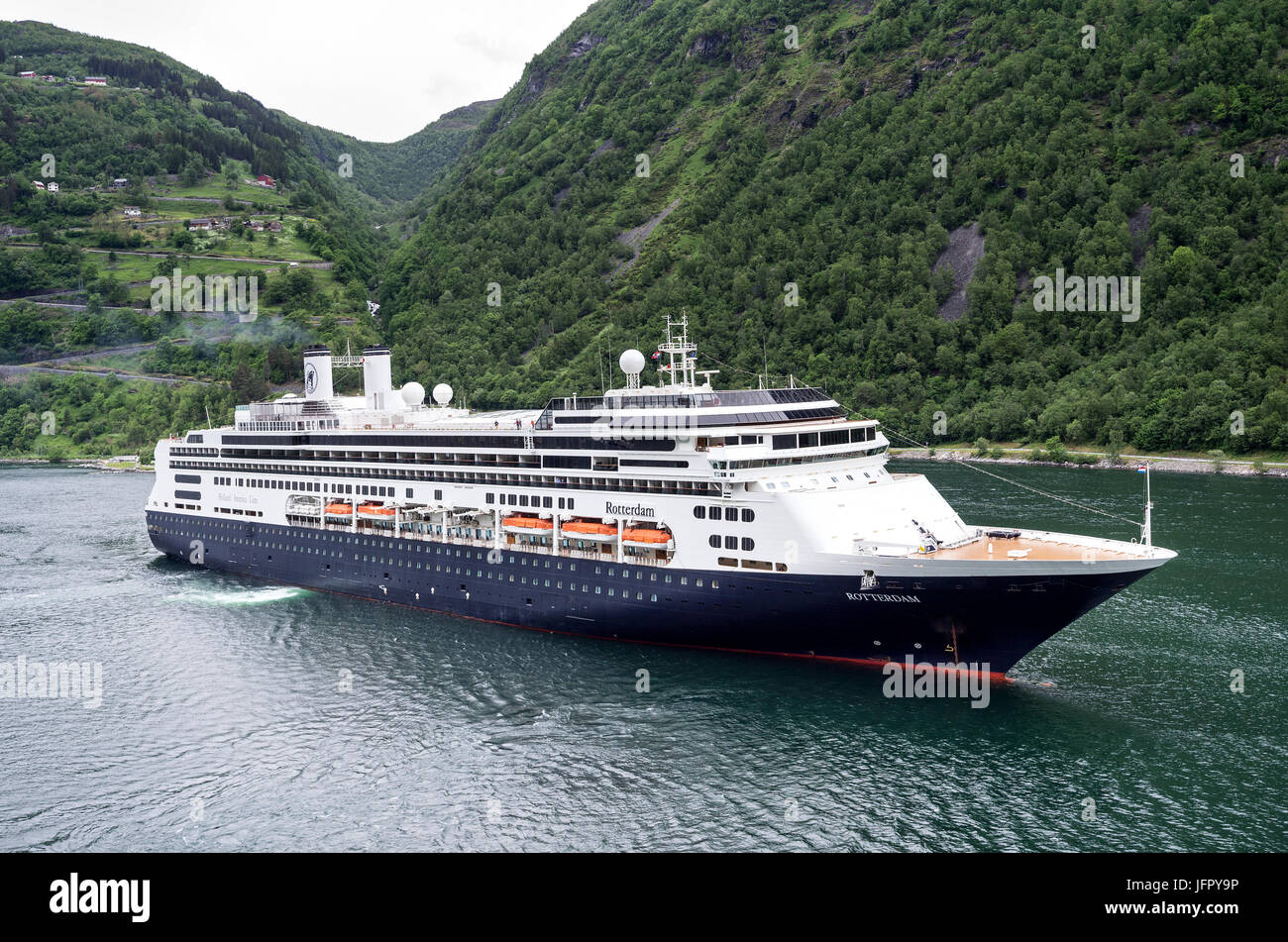 La Holland America Line de Rotterdam dans le Geirangerfjord, Norvège Banque D'Images