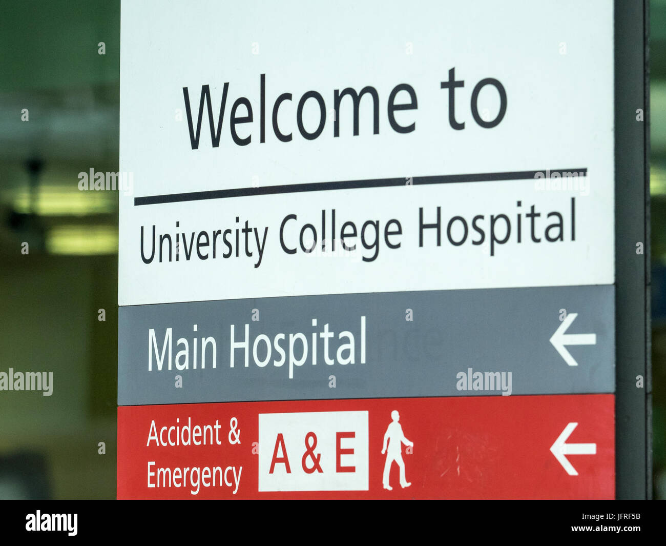 UCH Londres - Affiche à l'extérieur de l'Université College Hospital de Euston Road, Central London UK Banque D'Images