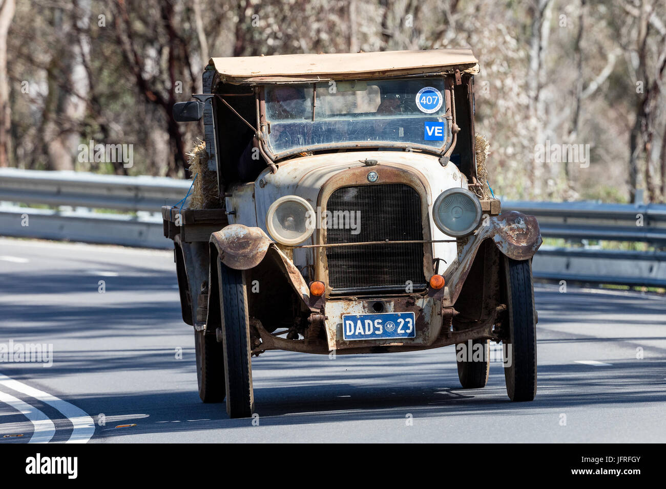 Vintage 1923 Dodge 4 Buckboard la conduite sur des routes de campagne près de la ville de Birdwood, Australie du Sud. Banque D'Images