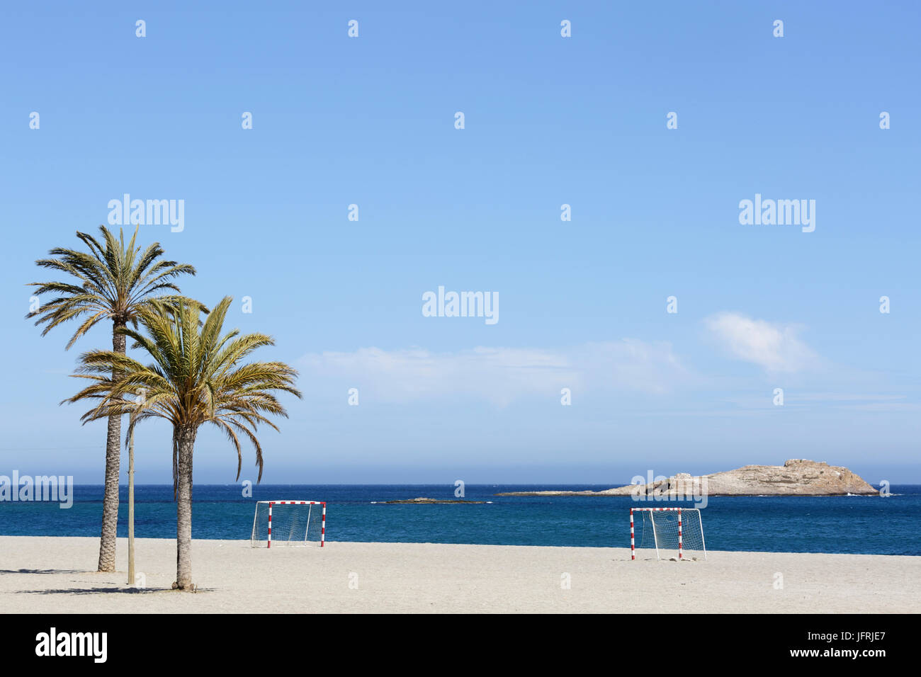 Buts de football sur la plage, Carboneras, Almeria, Espagne. Banque D'Images