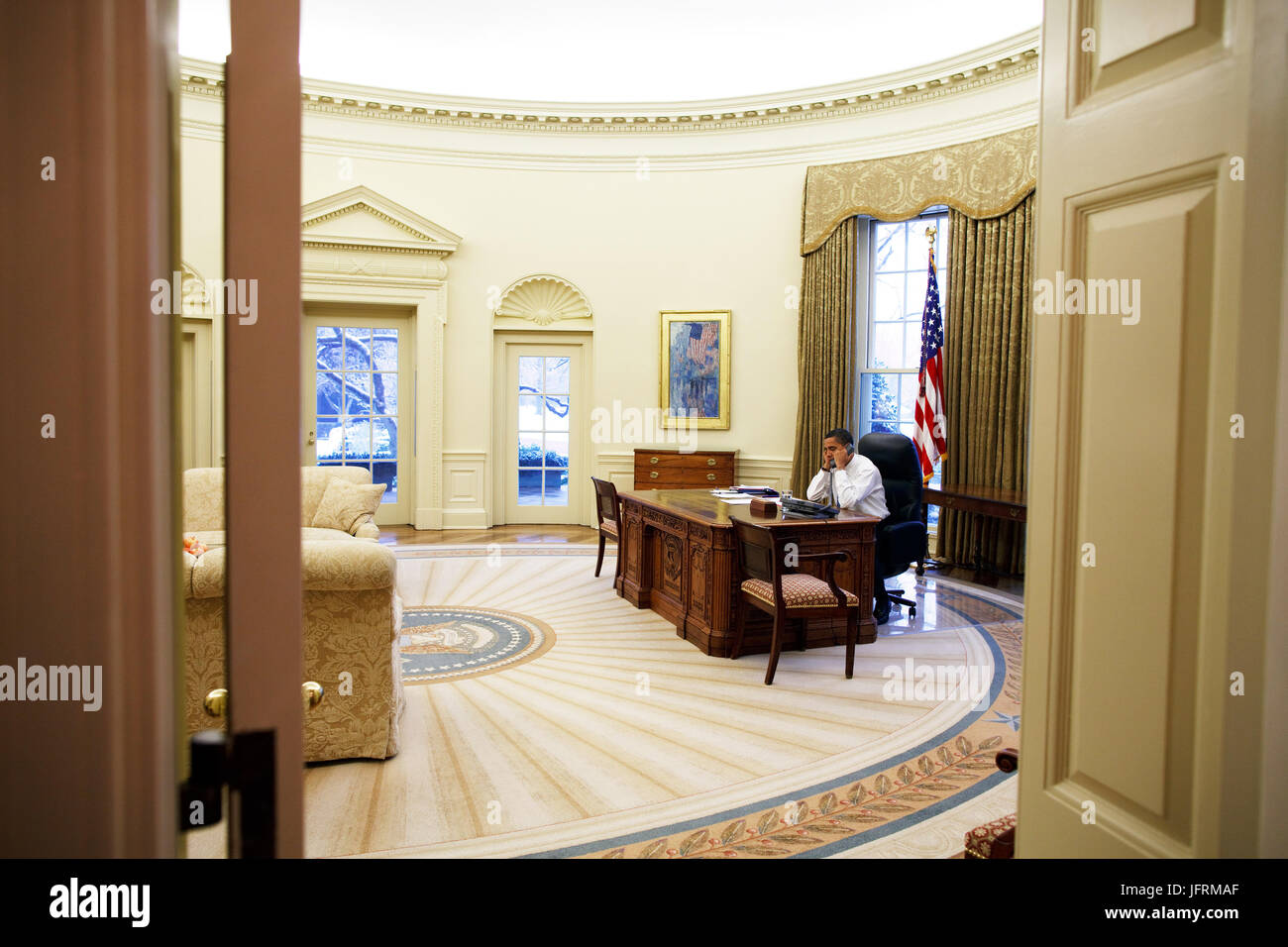 Le président Barack Obama dans le bureau ovale 1/28/09. Photo Officiel de la Maison Blanche par Pete Souza Banque D'Images