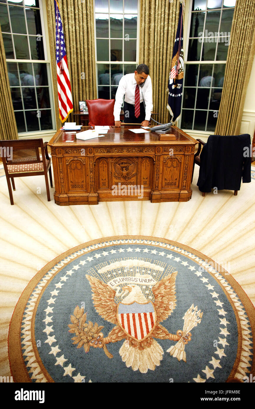 Le président Barack Obama dans le bureau ovale 1/30/09. Photo Officiel de la Maison Blanche par Pete Souza Banque D'Images