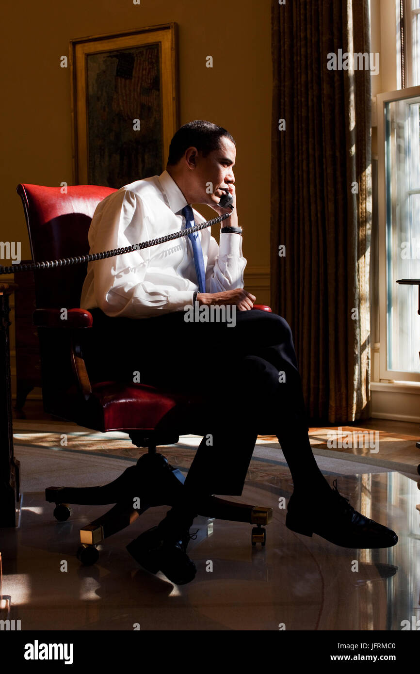 Le président Barack Obama s'entretient avec le Premier ministre irakien Nouri al-Maliki dans le bureau ovale 2/2/09. Photo Officiel de la Maison Blanche par Pete Souza Banque D'Images