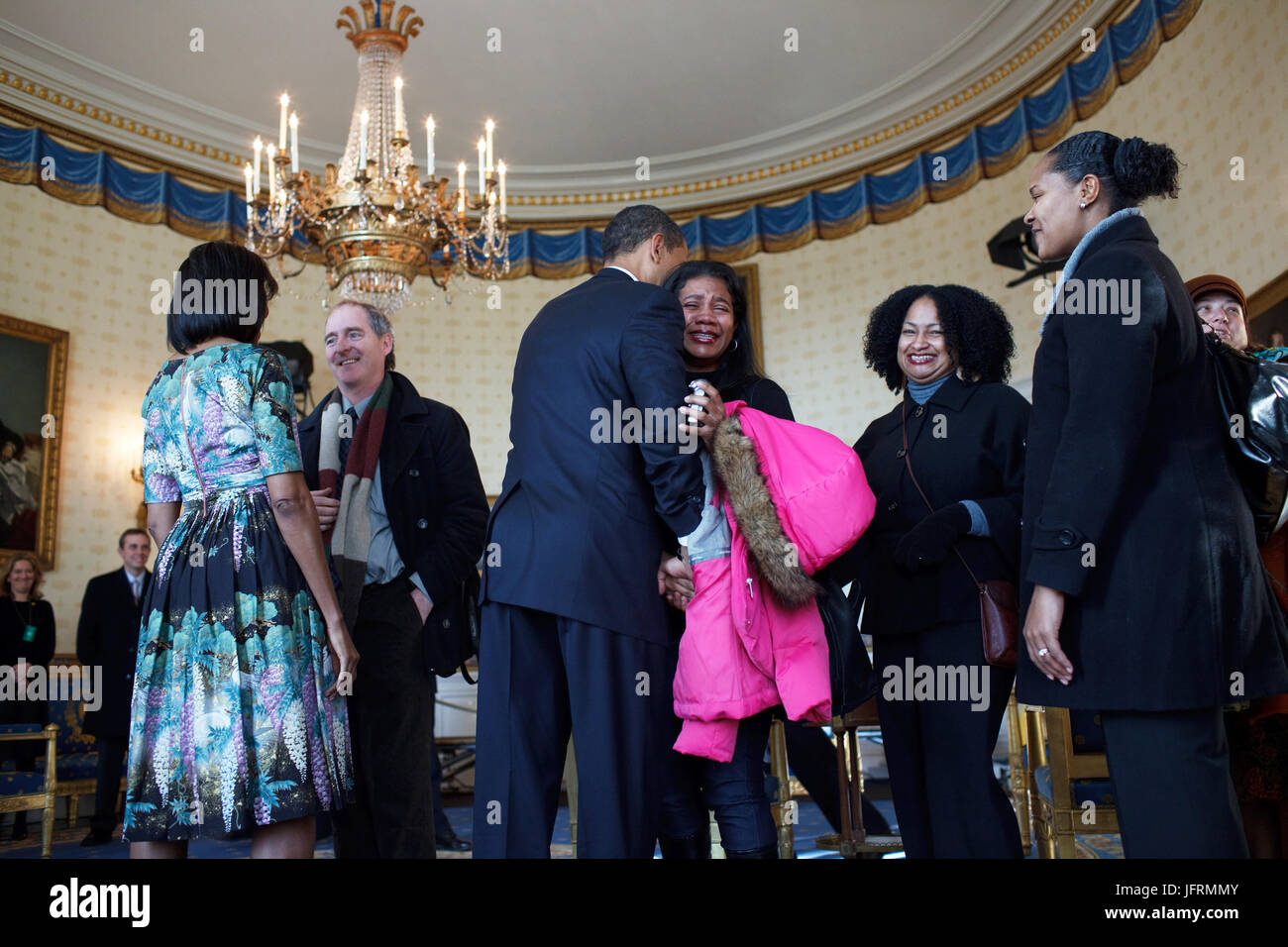 Le président Barack Obama et Première Dame Michelle Obama recevoir des visiteurs dans la salle Bleue à la Maison Blanche 21/01/09. Photo Officiel de la Maison Blanche par Pete Souza Banque D'Images