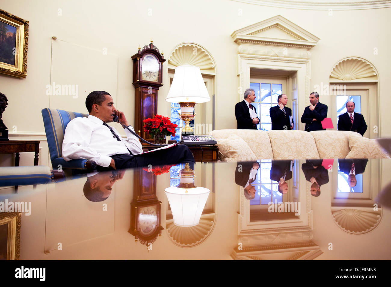 Le président Barack Obama appelle les dirigeants étrangers dans le bureau ovale de la Maison Blanche 26/01/09. Photo Officiel de la Maison Blanche par Pete Souza Banque D'Images