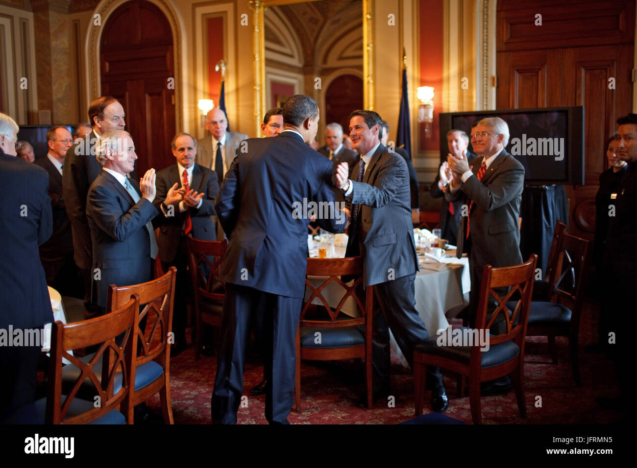 Le président Barack Obama participe à un déjeuner avec les républicains du Sénat sur la colline du Capitole, Washington D.C. 27/1/09. Photo Officiel de la Maison Blanche par Pete Souza Banque D'Images