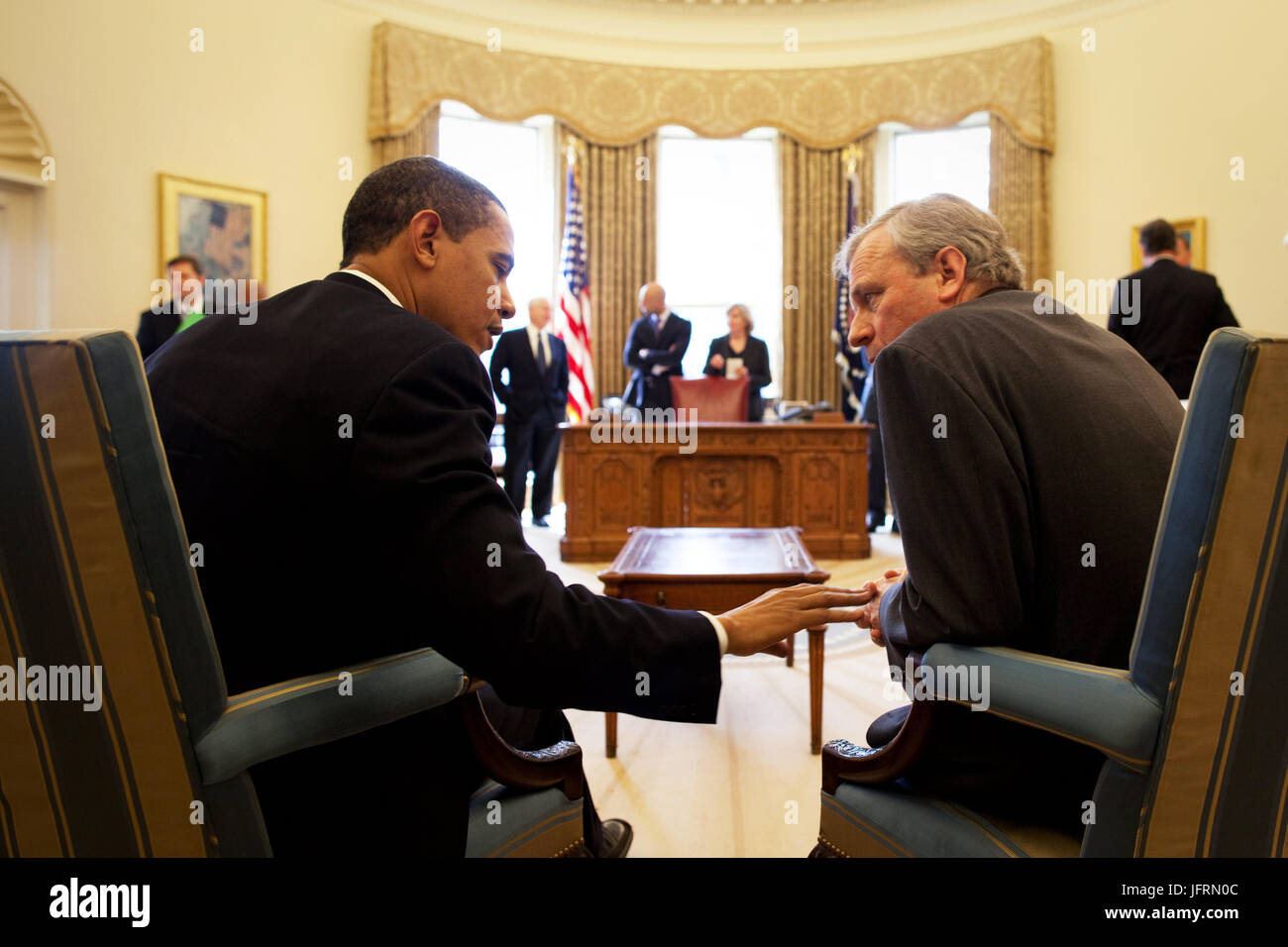 Le président Barack Obama rencontre le Secrétaire général de l'OTAN, Jaap de Hoop Scheffer, dans le bureau ovale 25/03/09. Photo Officiel de la Maison Blanche par Pete Souza Banque D'Images
