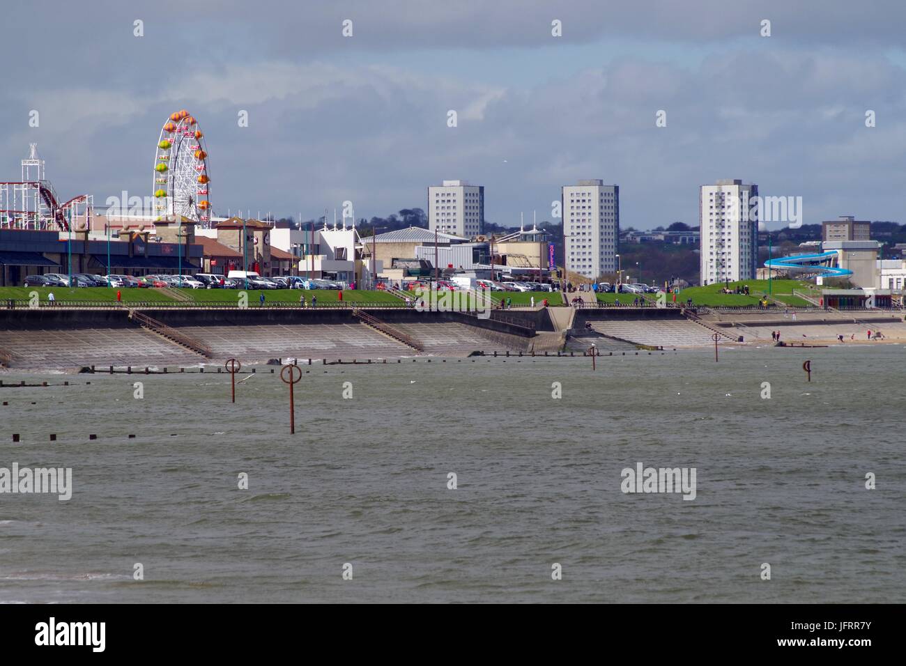 Bord de mer d'Aberdeen, promenade et grande roue de Codona's Grampian Eye. Écosse, Royaume-Uni. Avril 2017. Banque D'Images