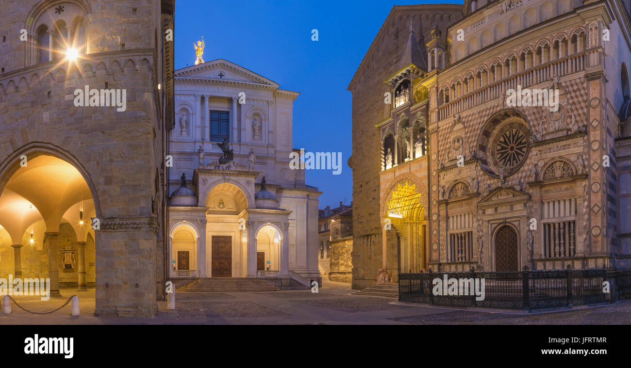 Bergame - chapelle Colleoni, Duomo et de la cathédrale Santa Maria Maggiore dans la haute ville au crépuscule. Banque D'Images