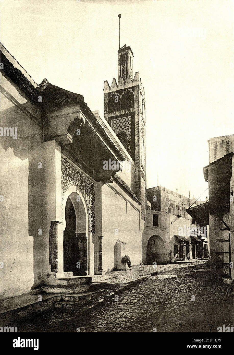 023 Tanger - Moschee auf der Straße Banque D'Images
