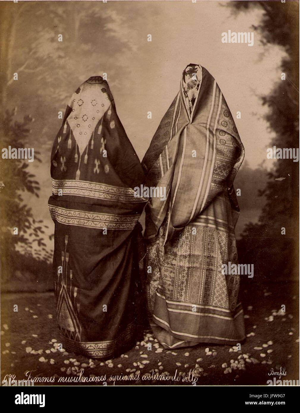 Bonfils, Félix (1831-1885) - 672. Femmes musulmanes Syriennes costume de ville Banque D'Images