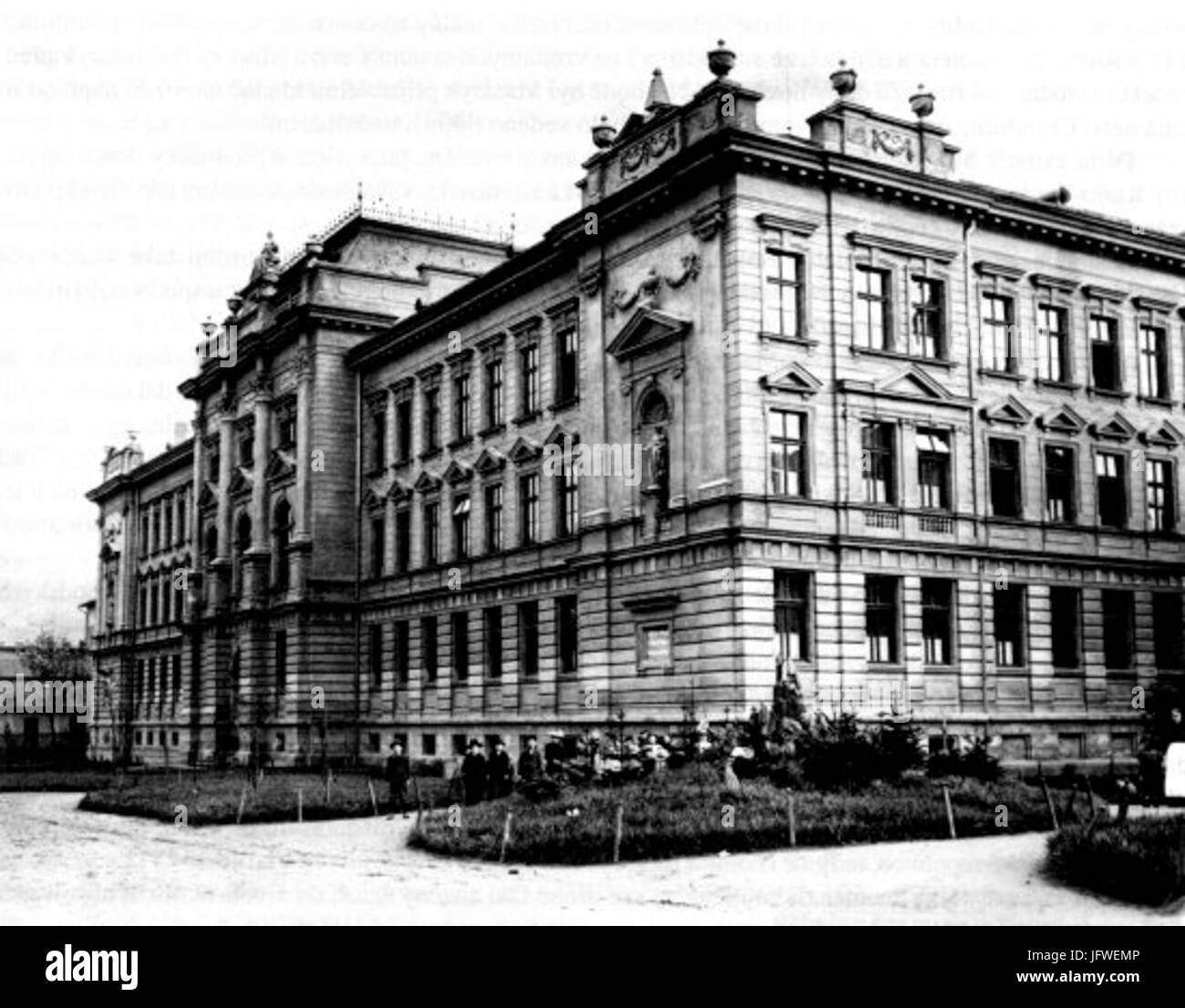 Budova po dokončení Banque D'Images