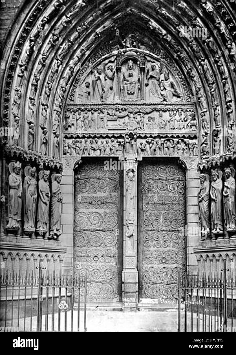 Cathédrale Notre-Dame - façade sud de la façade ouest 28portail Sainte-Anne29 - Paris 04 - Médiathèque de l architecture et du patrimoine - APMH00014078 Banque D'Images
