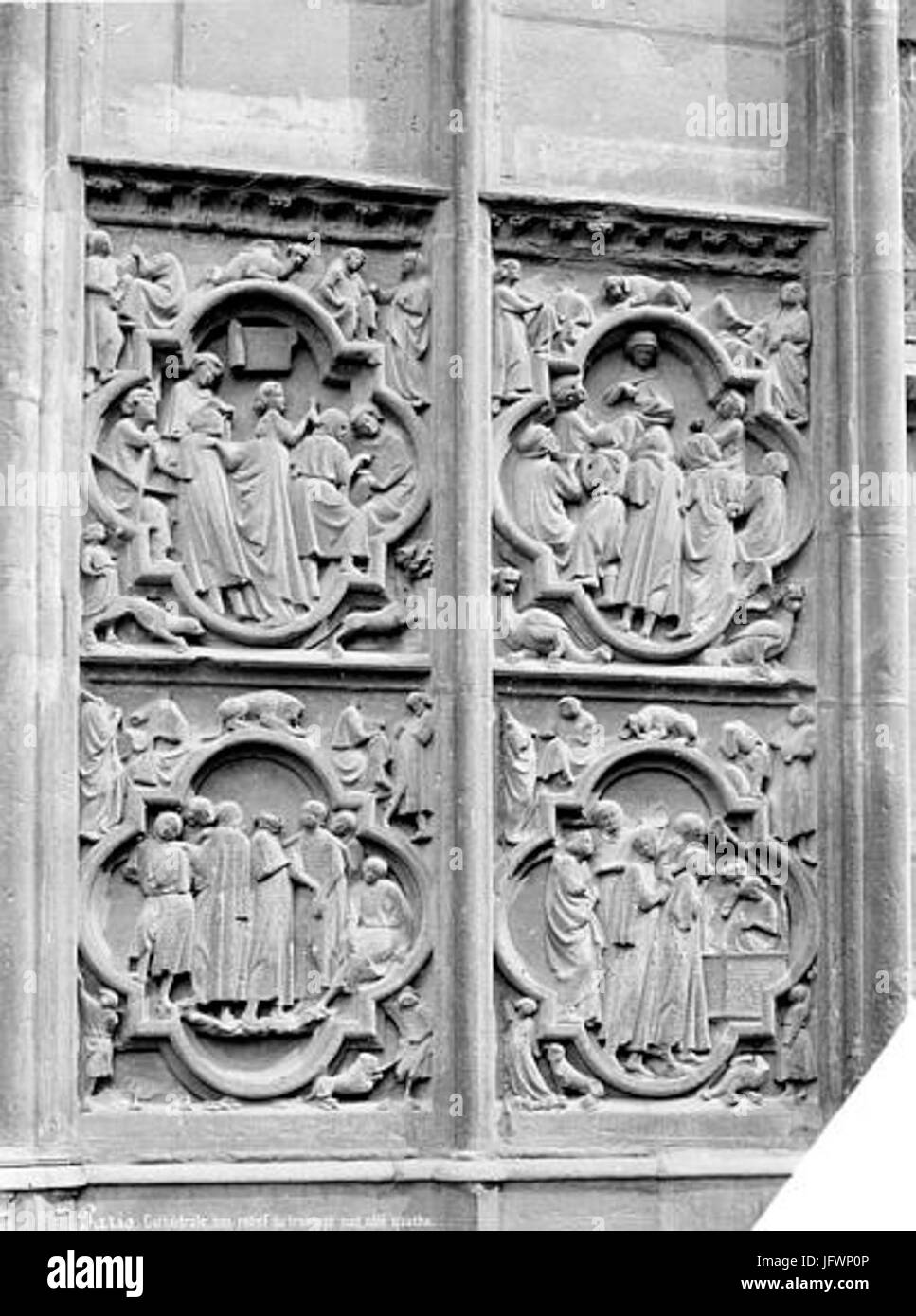 Cathédrale Notre-Dame - transept sud bas-relief décorant le soubassement côté gauche - Paris 04 - Médiathèque de l architecture et du patrimoine - APMH00014061 Banque D'Images