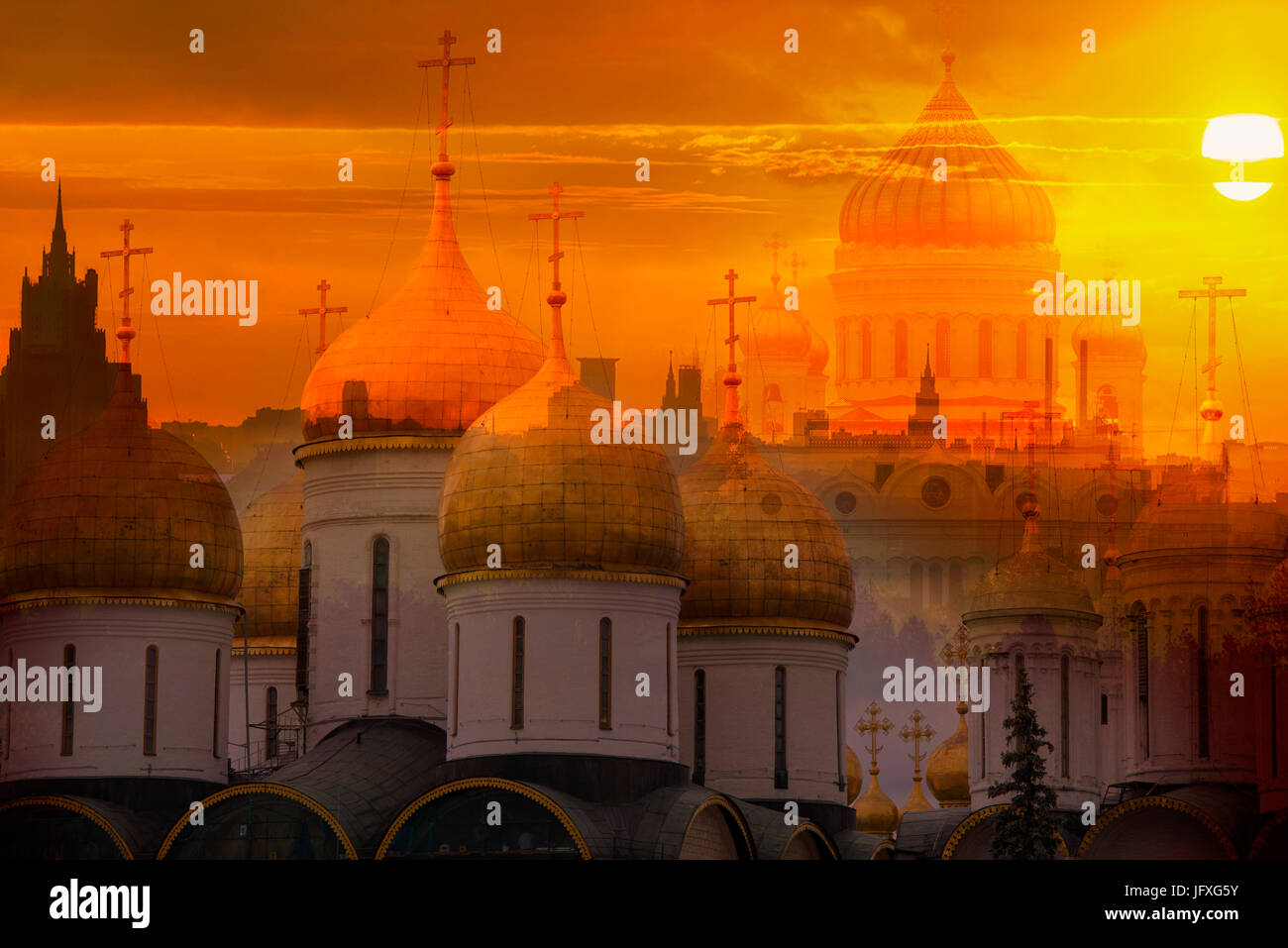 Historique de la ville de Moscou d'été skyline aerial lever du soleil. Moscou est un dôme d'or. Ville de milliers d'Églises Banque D'Images