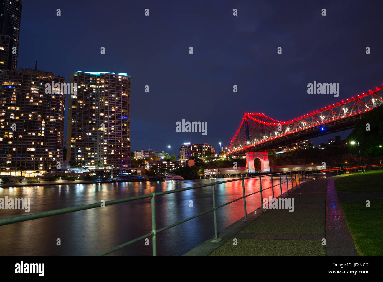 Story Bridge éclairés après la tombée de la nuit, Brisbane, Australie Banque D'Images