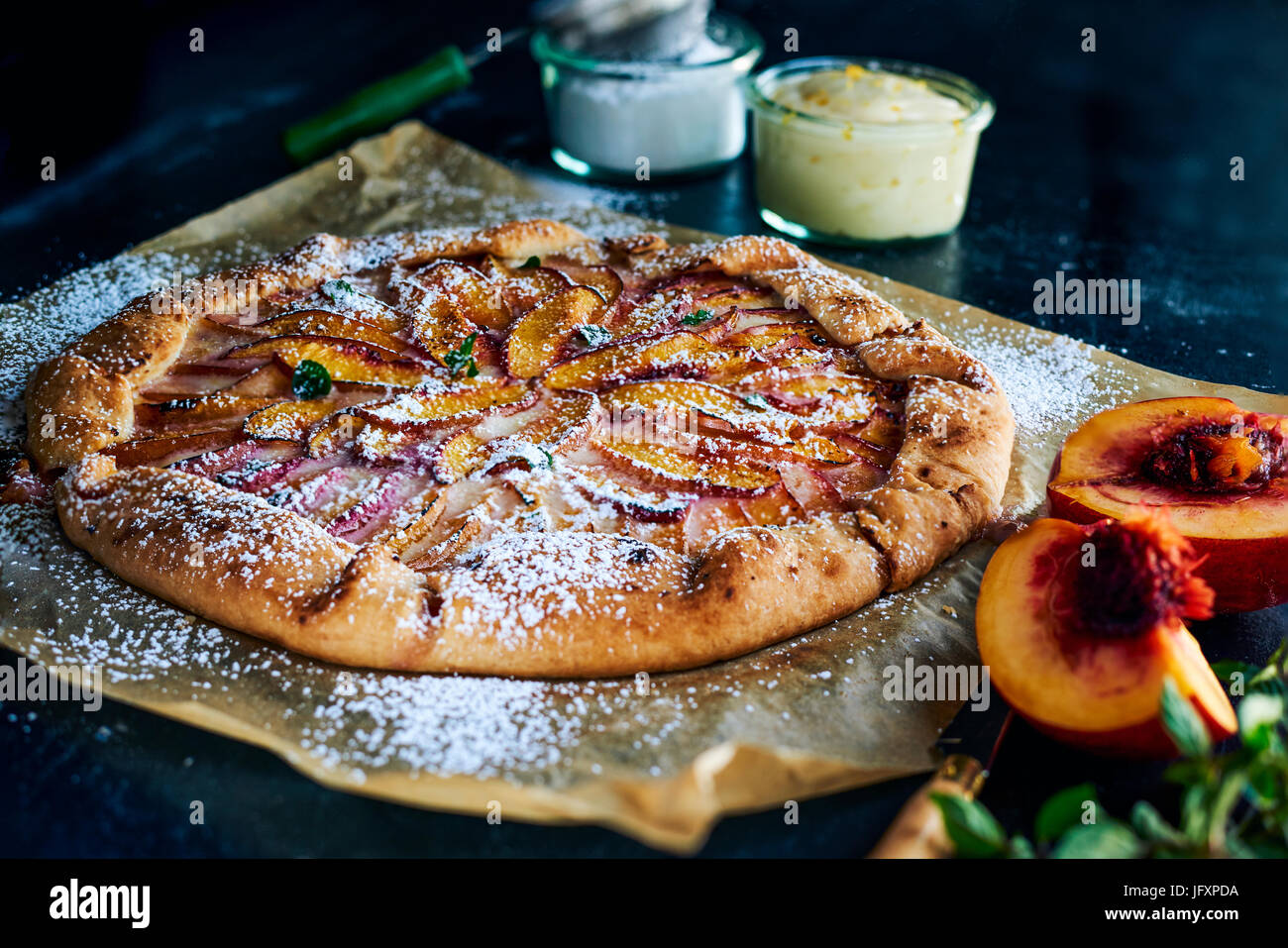 Tarte aux pêches rustiques Banque D'Images