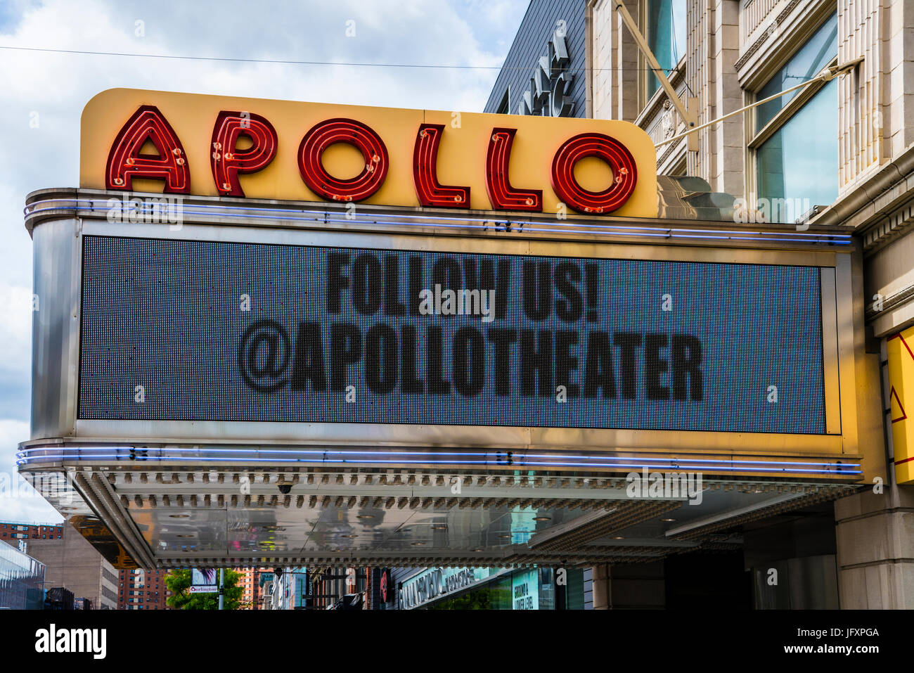 Chapiteau théâtre Apollo à Harlem, un quartier de New York Manhattan. Le nom d'Apollo la lutte gréco-romaine, dieu de la musique, la poésie et l'art.. Banque D'Images