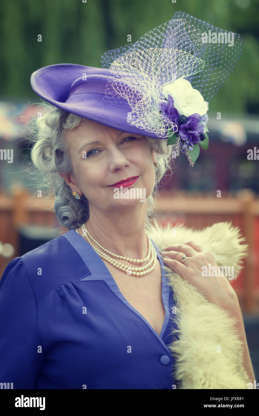 Dame en vêtements vintage à Severn Valley Railway 'Back To The 1940's' Event Juin 2017 Banque D'Images