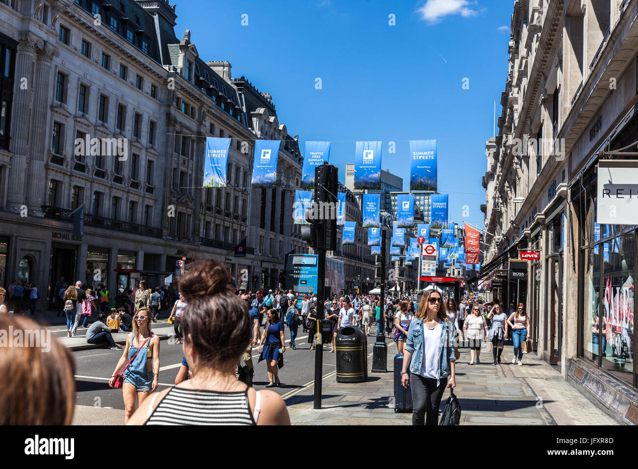 Rues d'été festival sans circulation, Regent Street, London, England, UK Banque D'Images