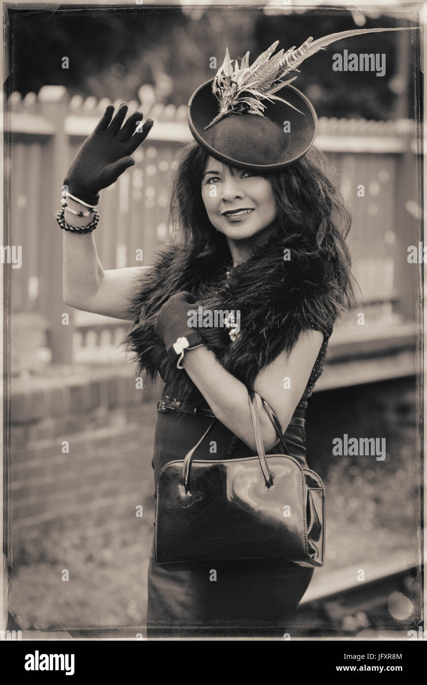 Dame en vêtements vintage à Severn Valley Railway 'Back To The 1940's' Event Juin 2017 Banque D'Images
