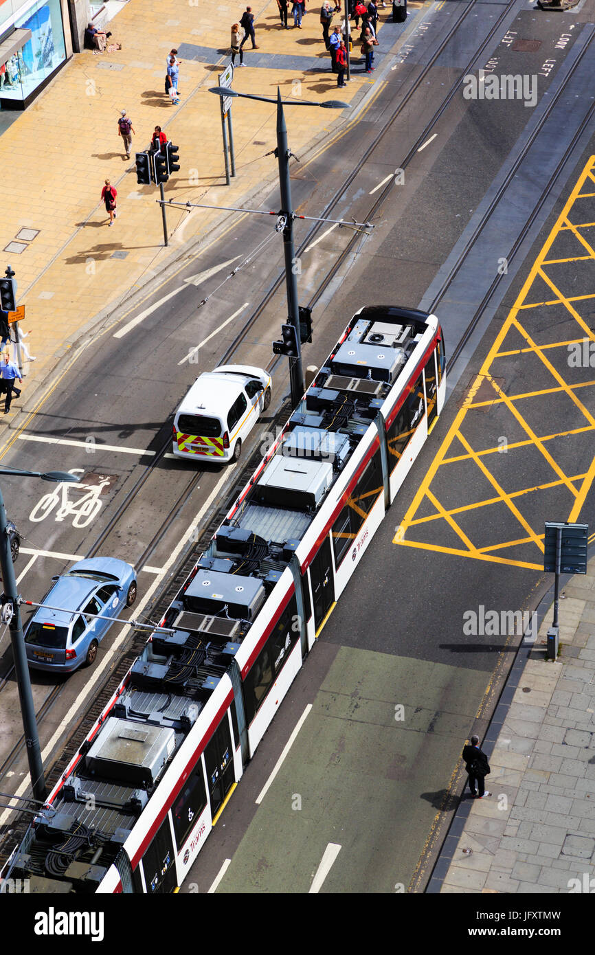 Tramway et de trafic de la ville, Princes Street, Edinburgh, Ecosse. Banque D'Images