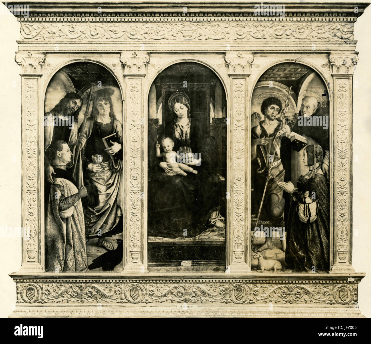 La Vierge et l'enfant avec les saints, peinture tryptique par Macrino d'Alba, Philadelphia, USA Banque D'Images