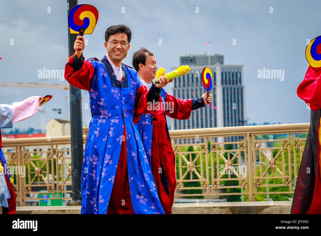 Portland, Oregon, USA - 10 juin 2017 : Portland Ulsan Sister City Association flotter dans la Grande Parade Floral, au cours de Portland Rose Festival 2017. Banque D'Images