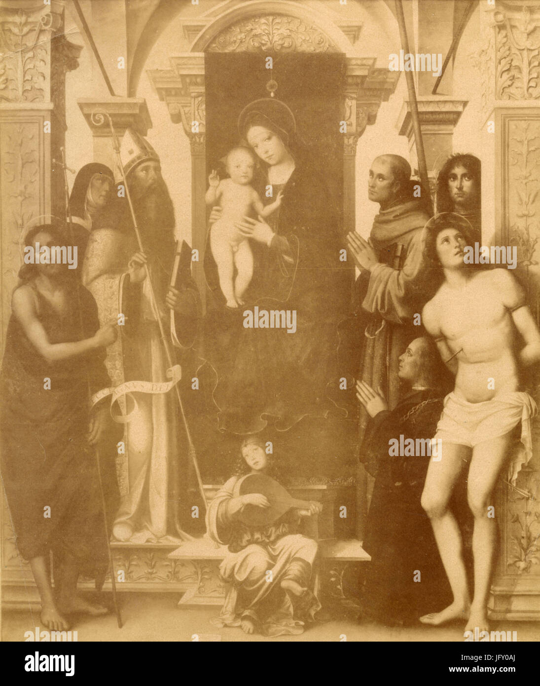 Intronisé vierge à l'enfant, anges et Saints, peinture de Francesco Francia, Foligno, Italie Banque D'Images