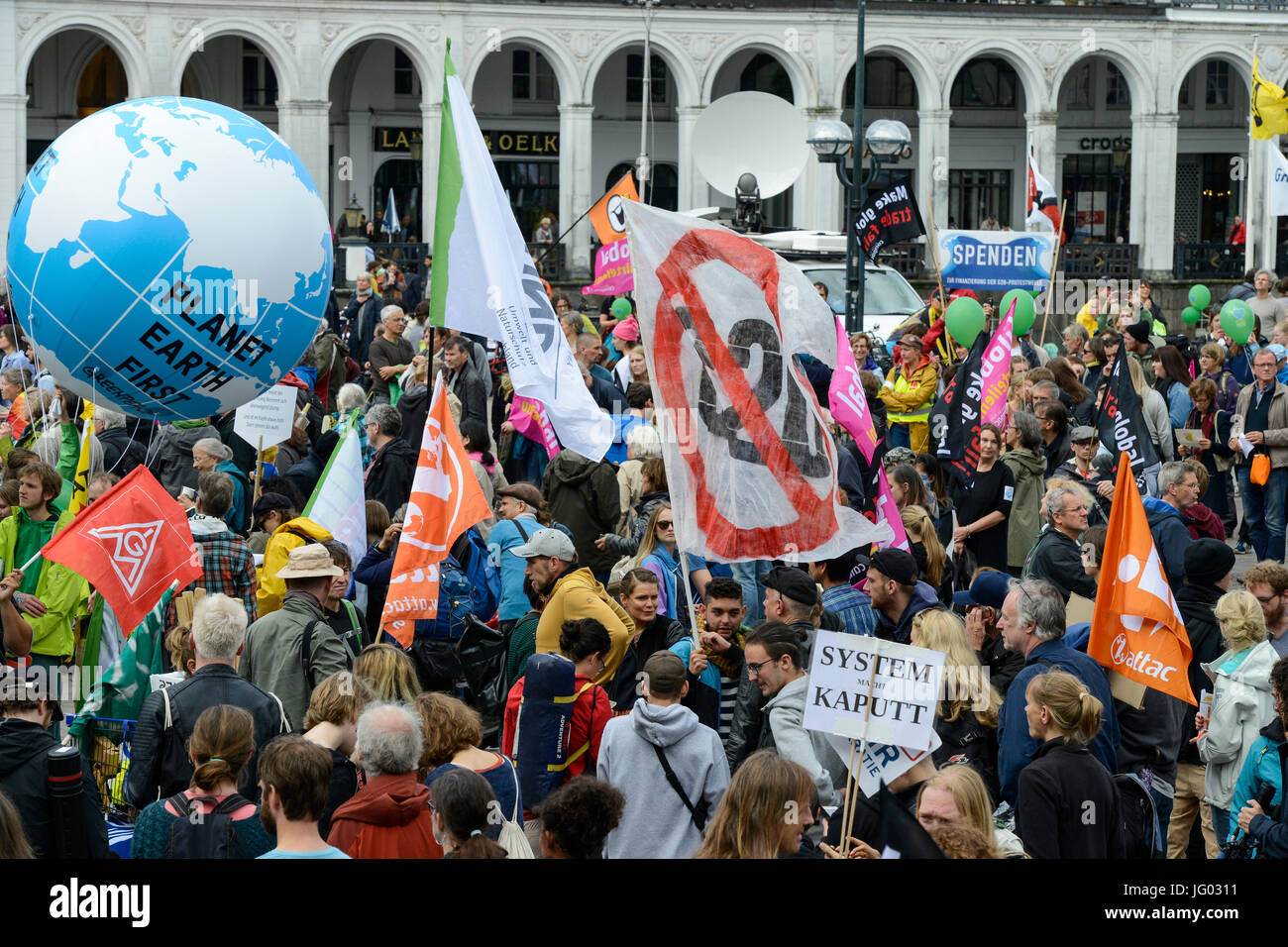 Hambourg, Allemagne. Juillet 02, 2017 meeting de protestation contre l'. sommet du G-20 en juillet 2017 / Deutschland, Hambourg, de protestation Demo gegen G20 à Hambourg Gipfel Crédit : Joerg Boethling/Alamy Live News Banque D'Images