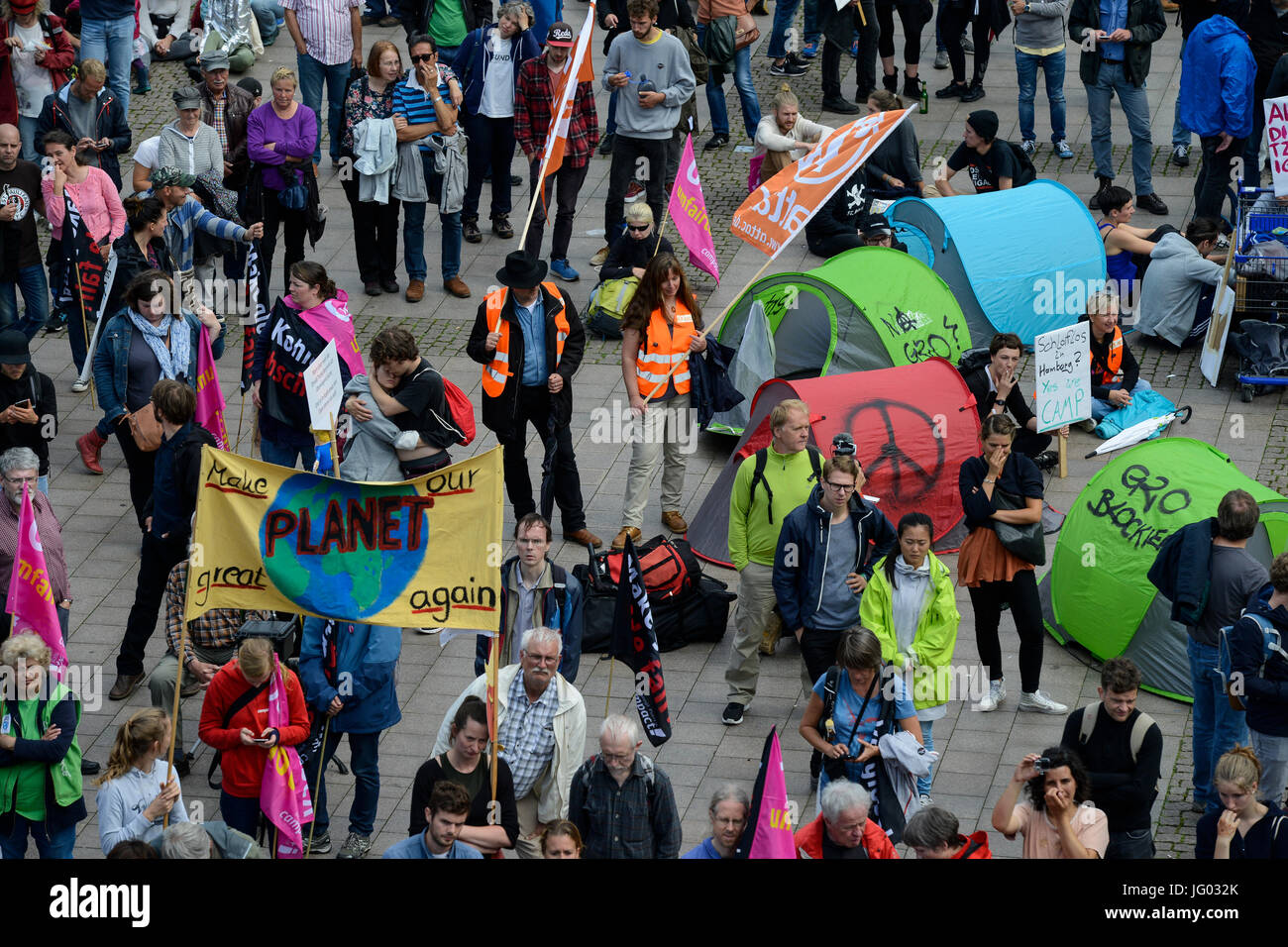 Hambourg, Allemagne. Juillet 02, 2017 meeting de protestation contre l'. sommet du G-20 en juillet 2017 / Deutschland, Hambourg, de protestation Demo gegen G20 à Hambourg Gipfel Crédit : Joerg Boethling/Alamy Live News Banque D'Images