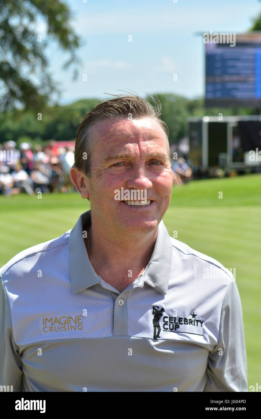 Newport, Pays de Galles, Royaume-Uni. 2 juillet, 2017. Bradley Walsh jouant pour l'Angleterre au Celtic Manor Golf Cup célébrité ,Newport au Pays de Galles. Crédit : Robert Timoney/Alamy Live News Banque D'Images