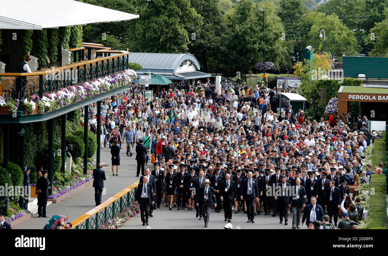 Foule de Wimbledon ENTRE MOTIFS DE DÉBUT DE JOUER LE JOUR 1, le tournoi de Wimbledon 2017, le tournoi de Wimbledon 2017, 2017 Banque D'Images