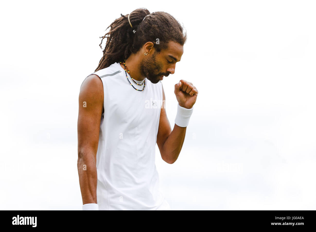 Londres, Royaume-Uni. 3 juillet, 2017. Le joueur de tennis allemand Dustin Brown en action au cours de son 1er tour match à la Tennis de Wimbledon 2017 au All England Lawn Tennis et croquet Club à Londres. Crédit : Frank Molter/Alamy Live News Banque D'Images