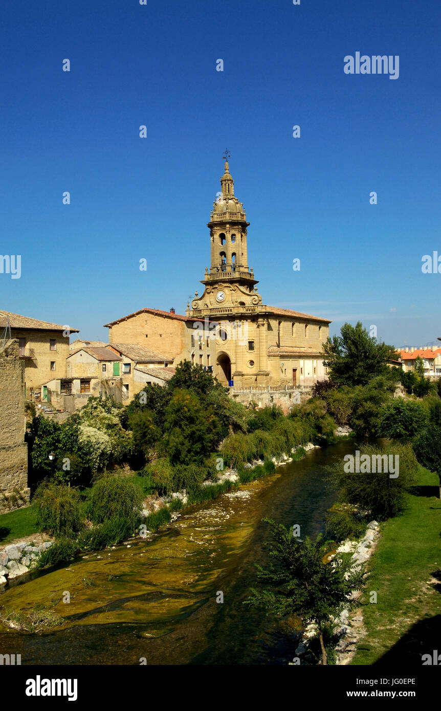 Rivière et Village de , Cuzcurrita de Rio Tiron, La Rioja, Espagne Banque D'Images