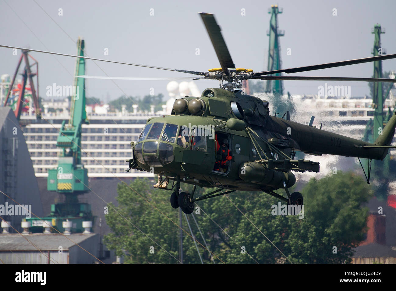 Un hélicoptère MI 17 avec des soldats des forces spéciales de la marine polonaise, Jednostka Wojskowa Formoza (unité militaire Formoza) au cours d'exercices. 23 juin 2017 Gdynia, Banque D'Images