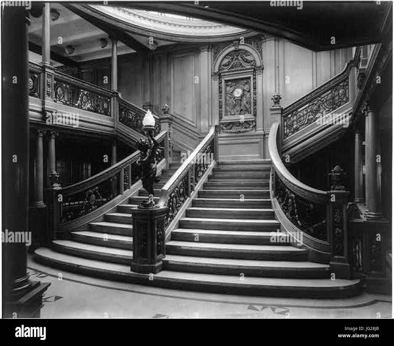 Grand escalier à bord du RMS Olympic 28William H. Rau 191129 Banque D'Images