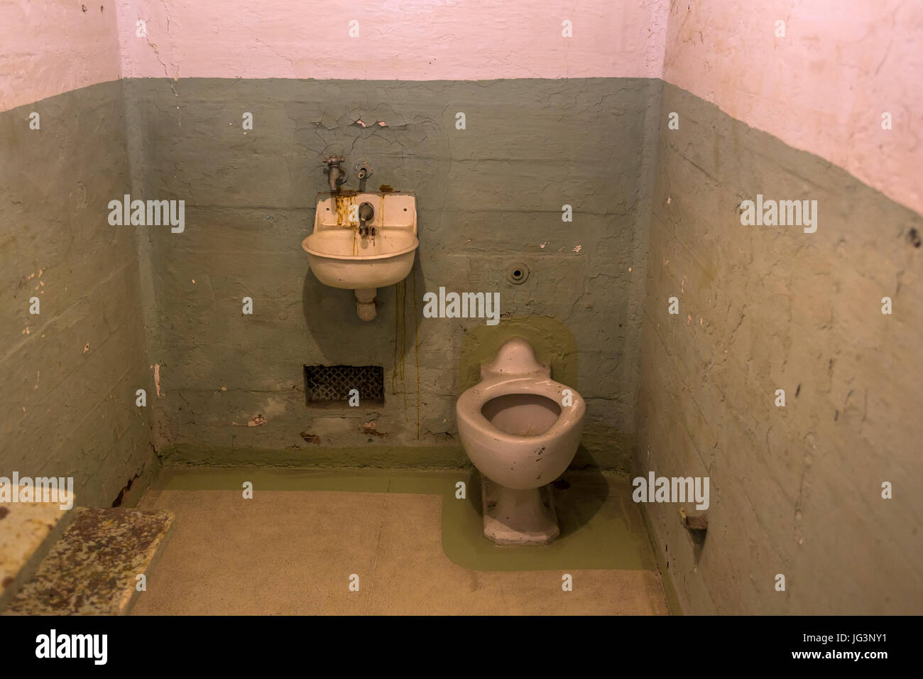 Wc, lavabo, cellule de prison, cellhouse, alcatraz prison, pénitencier, l'île d'Alcatraz, San Francisco Bay, San Francisco, Californie Banque D'Images